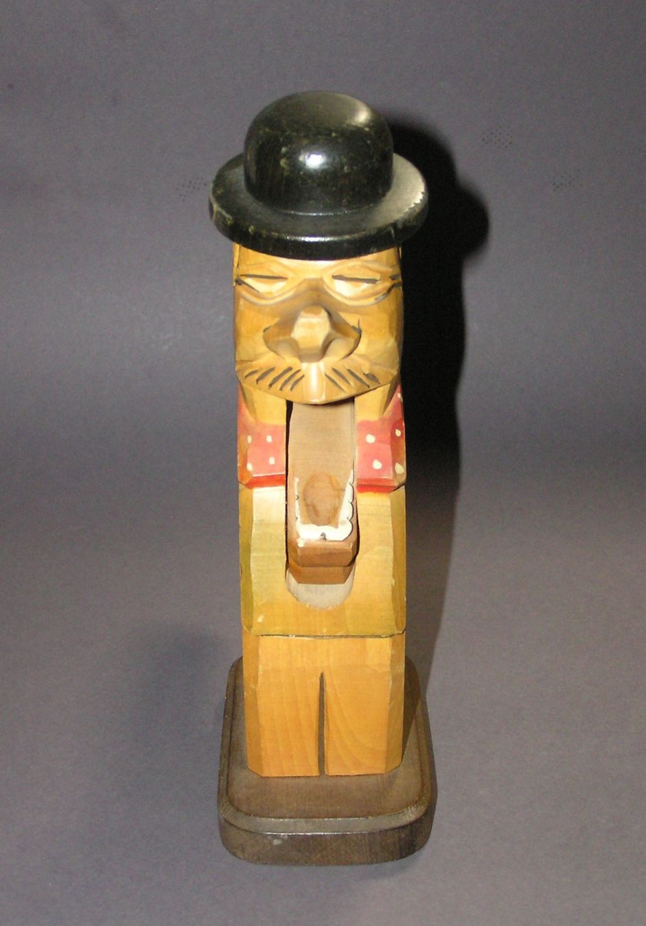 Statuette: SCHWEIZER HANDARBEIT NUSSKNACKER HOLZ FIGUR – Usato da Grenchen venduto da Antique-hunter 3