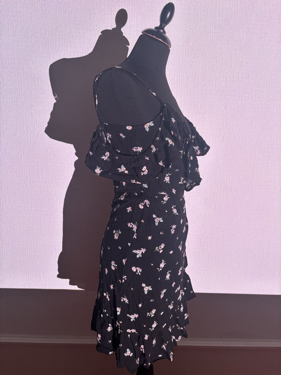 Robes: Robe cache cœur à fleur  – D'occasion à Lausanne par zoe_9b9v 1