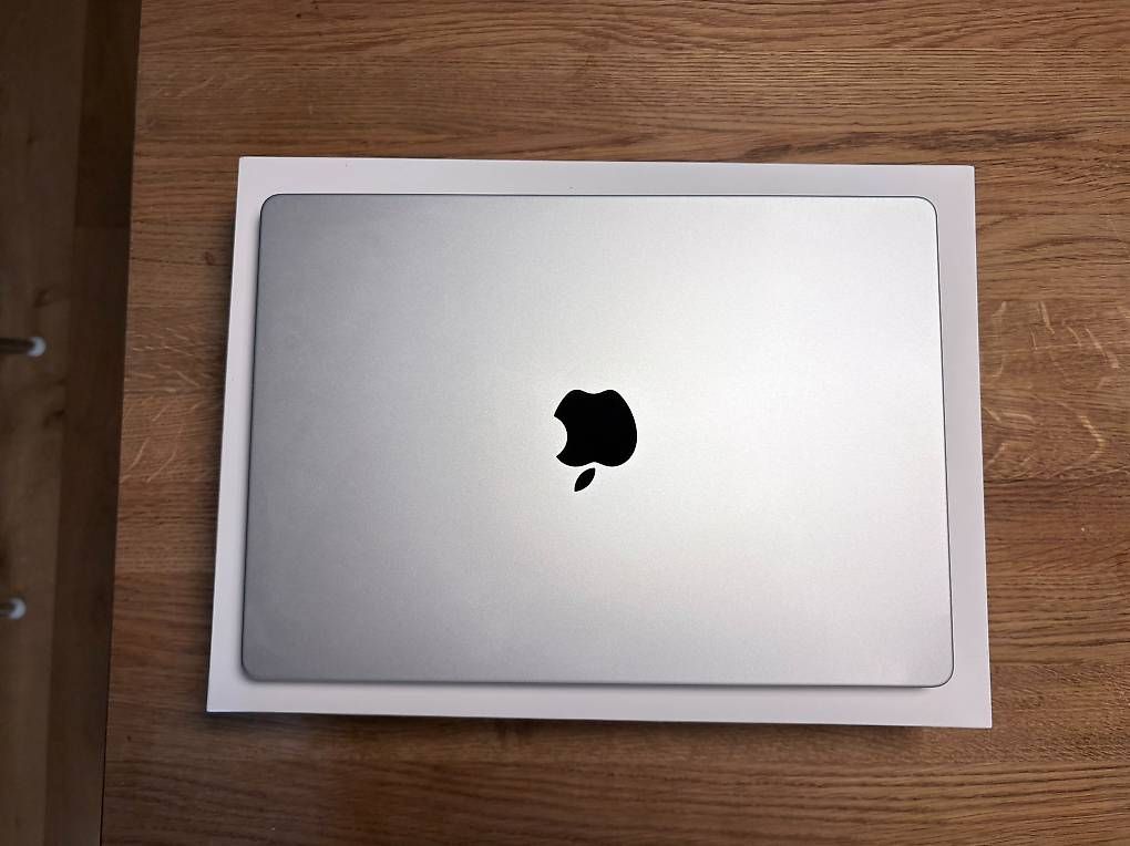 Notebook: Apple 14" MacBook Pro  Silber, M4, 32GB, 1TB SSD – Usato da Bern venduto da Kmm 1