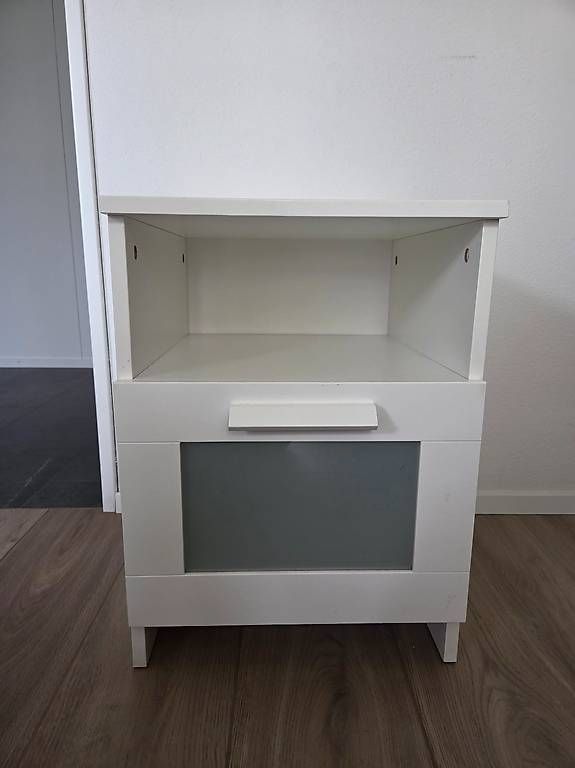 Ikea Nachttische: Ikea Nachttisch 2x – Gebraucht aus Unterägeri von Baracuda06