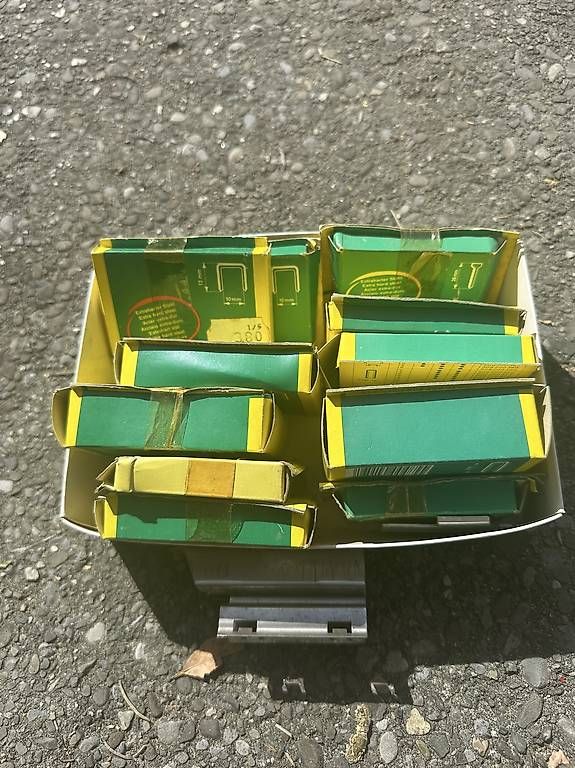 Alle Werkzeuge: Tackernadeln für Elektro- oder Drucklufttacker. – Neu und originalverpackt aus Aarau von sole-soleil 1