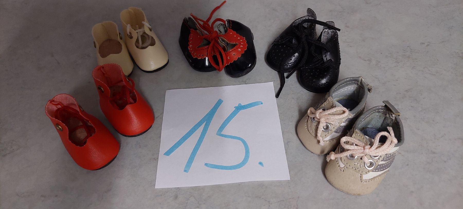 Heidi ott Poupées: 5Paar Puppenschuhe H. Ott? – D'occasion à Muri AG par nindo1