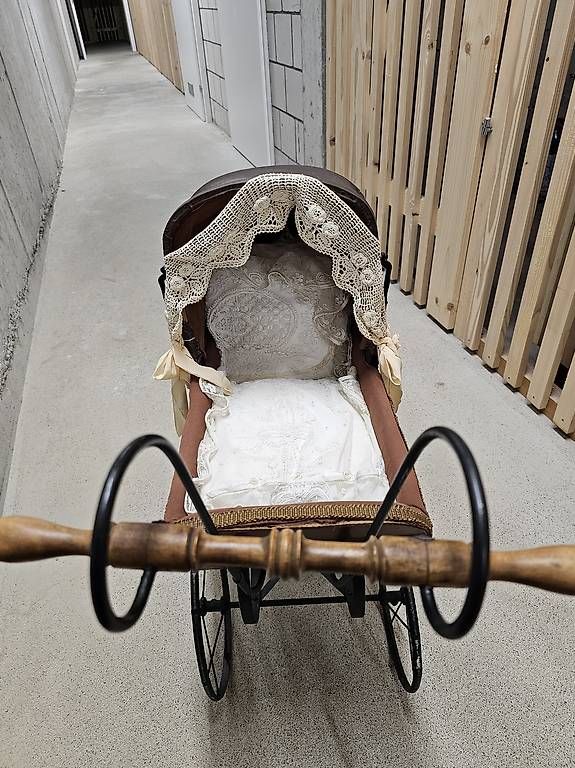Carrozzine: Kinderwagen antik – Usato da Obergösgen venduto da r_maurer 1