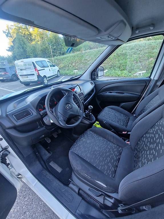 Veicoli commerciali: Opel Combo 1.4 – Usato da Prez-vers-Noréaz venduto da TonyCardoso 5