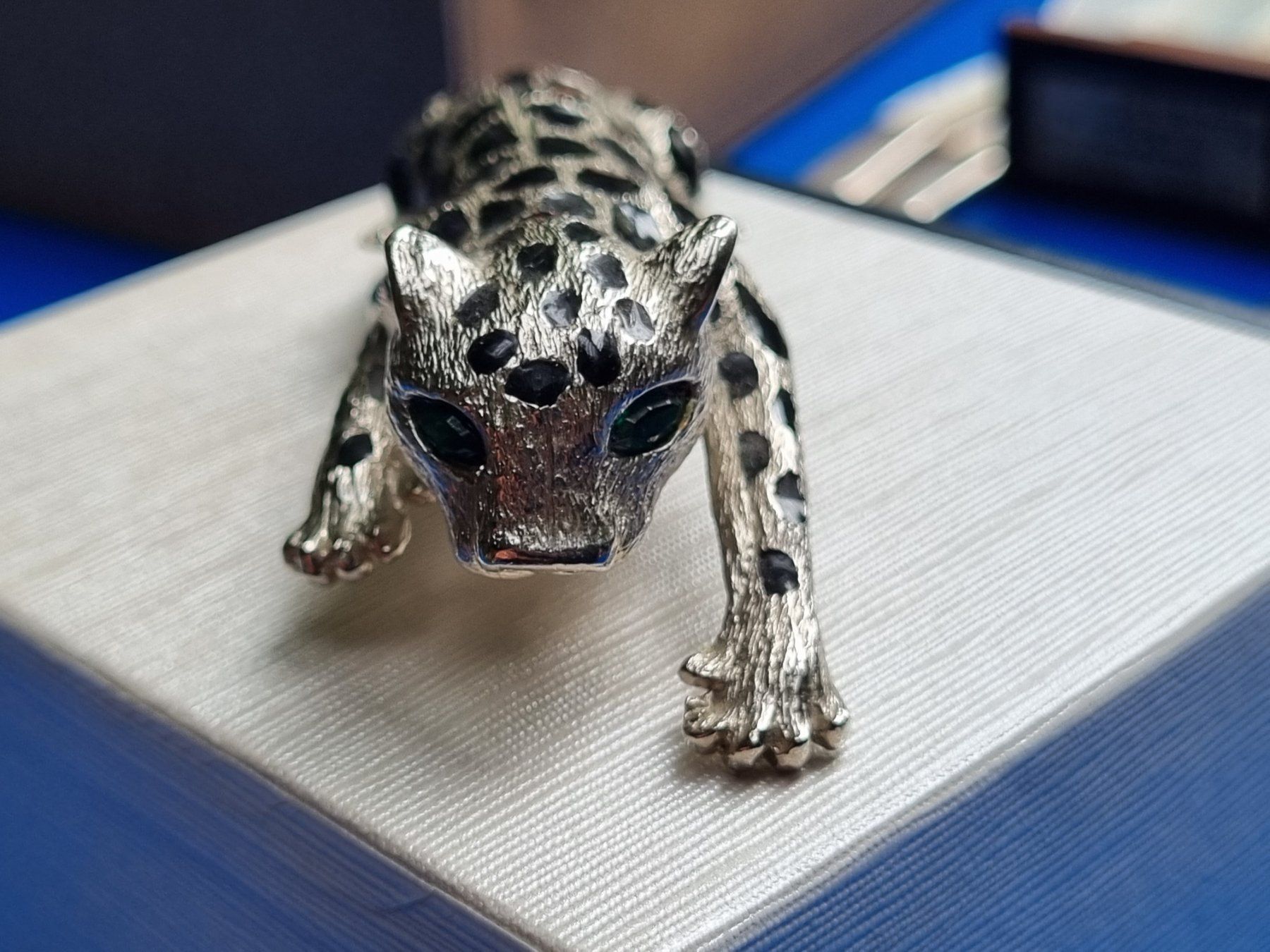 Spille & Fermagli: Schöner Vintage Leopard/Panther Brosche – Usato da Schaffhausen venduto da Leveron13 1