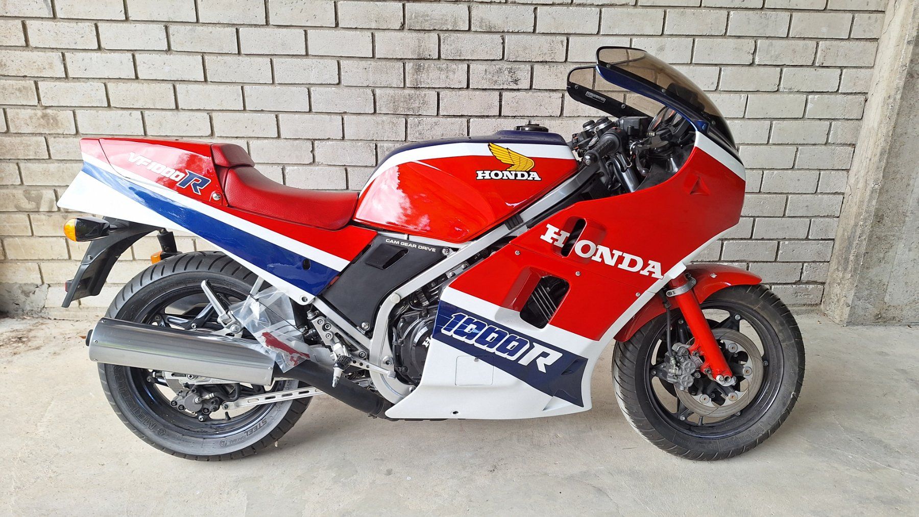 Honda Strasse: Honda VF1000R/E Unfallmaschiene – Defekt aus Zwingen von lahonda11