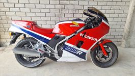 Honda VF1000R/E Unfallmaschiene