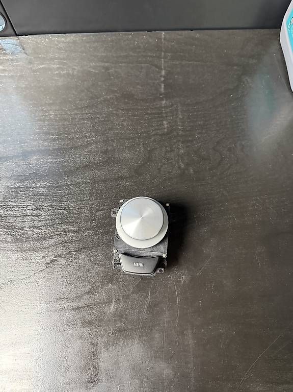 Tutti pezzi di ricambio auto: BMW Controller E90 E91 E92 E93 E81 E82 E87 E88 – Usato da Langrickenbach venduto da jimp92