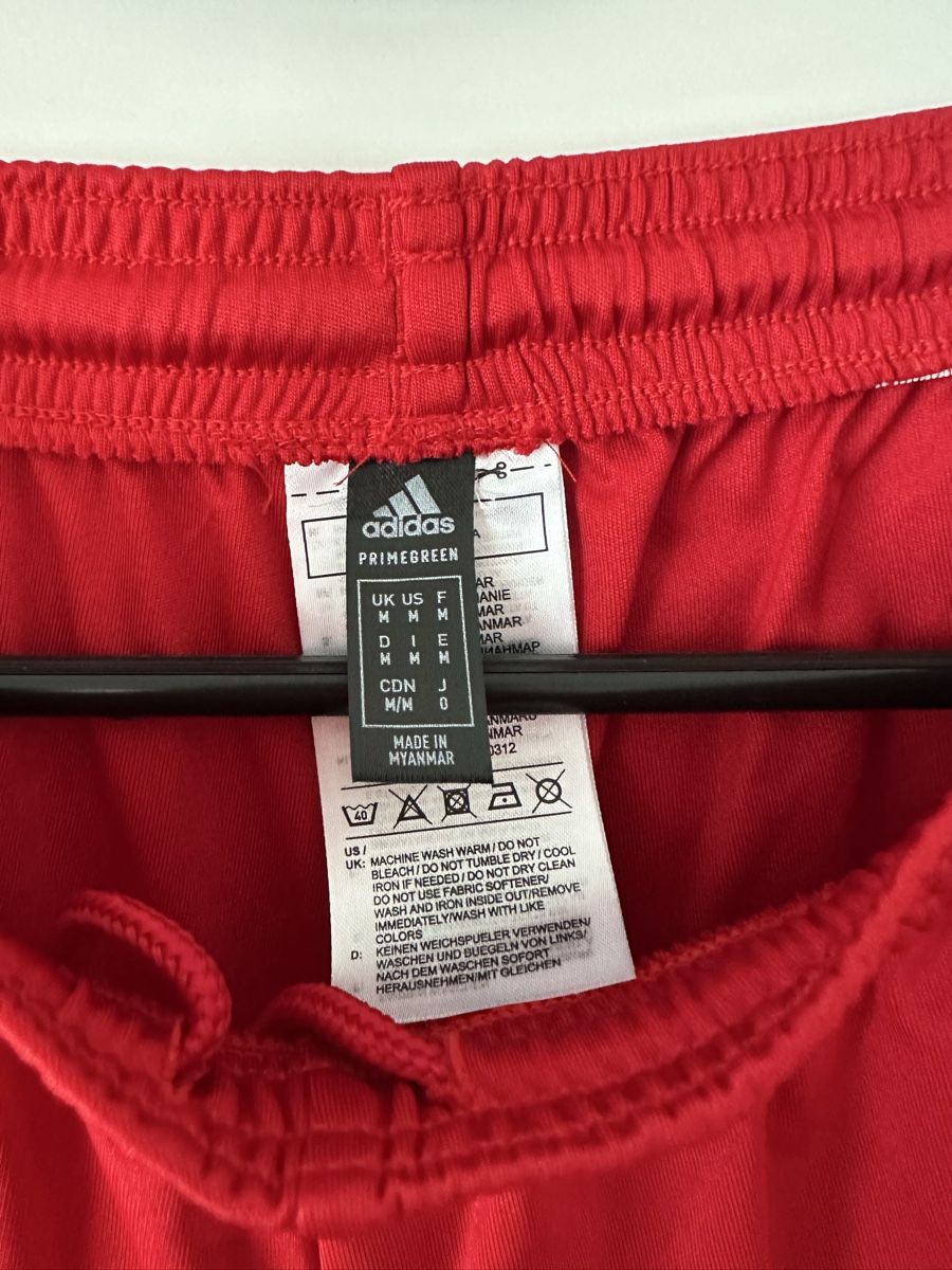Adidas Pantalons: Adidas Shorts rot, Gr. M – D'occasion à Ermatingen par nic_x2tf 2