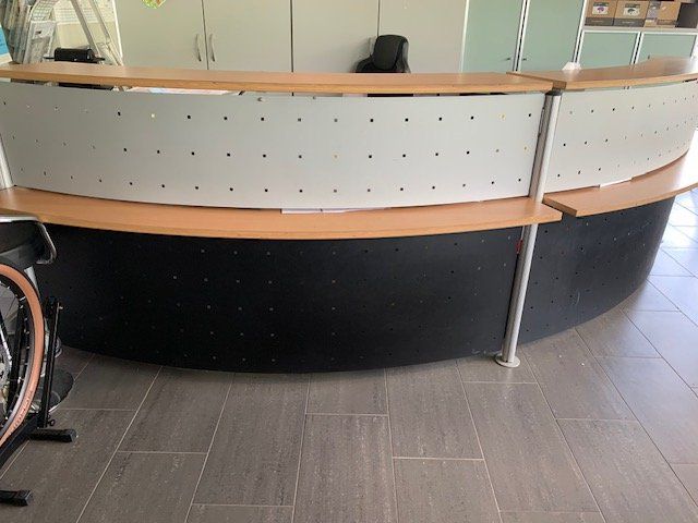Allestimento di negozi e stand fieristici: Empfangstheke/Büro – Usato da Rothrist venduto da Hoefi77 1
