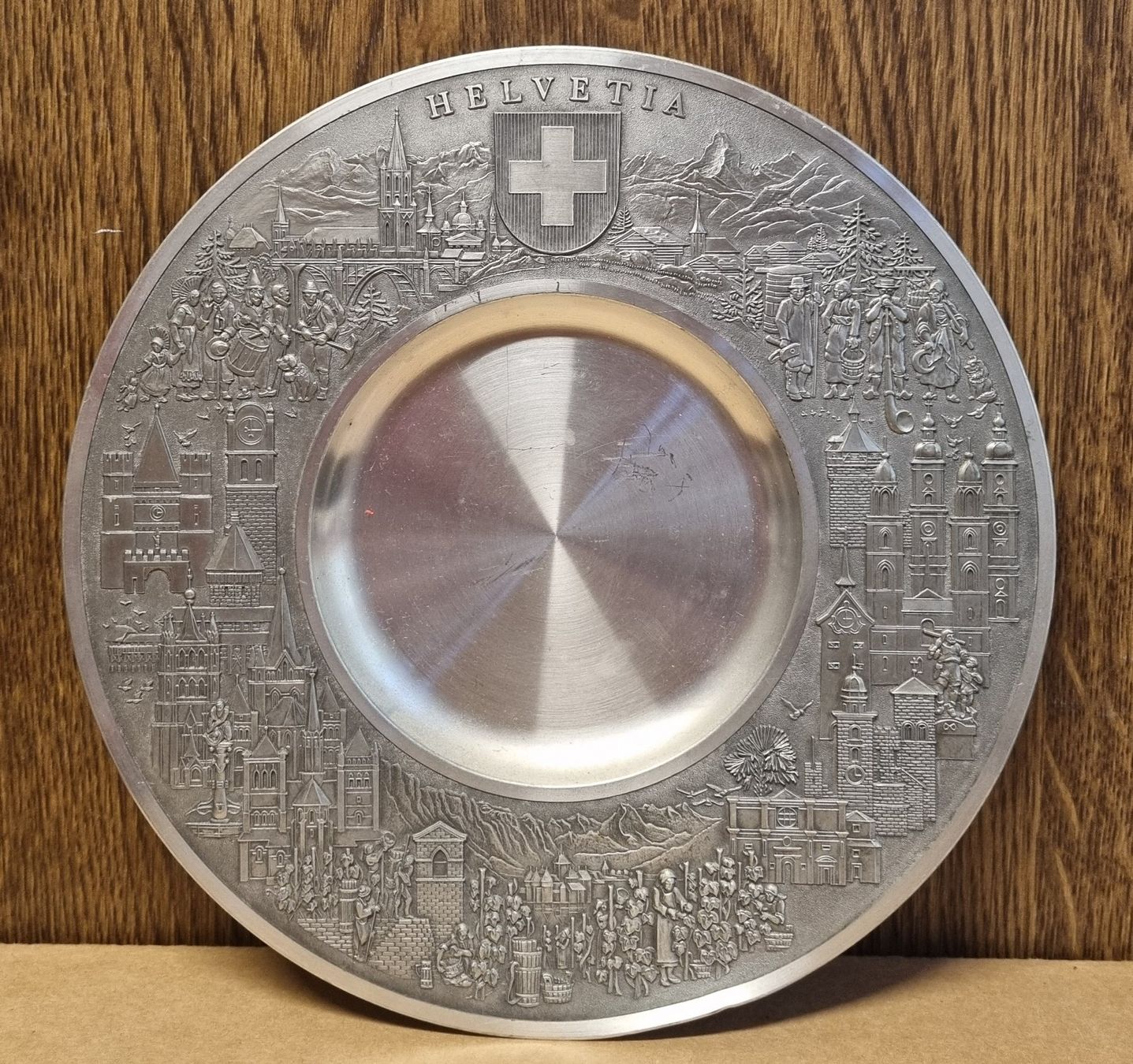 Teller: Helvetia Zinn Teller – Gebraucht aus Schaffhausen von Leveron13