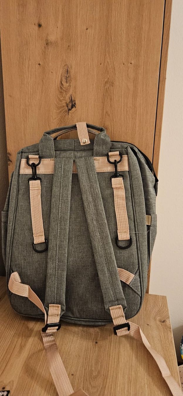 Sacs & sacs à dos: Wickeltasche Rucksack Grau Beige neu – D'occasion à Benglen par Zaks1984 1
