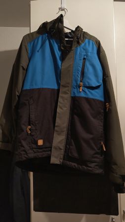 Beach Mountain Winterjacke Gr. M ab 1 CHF