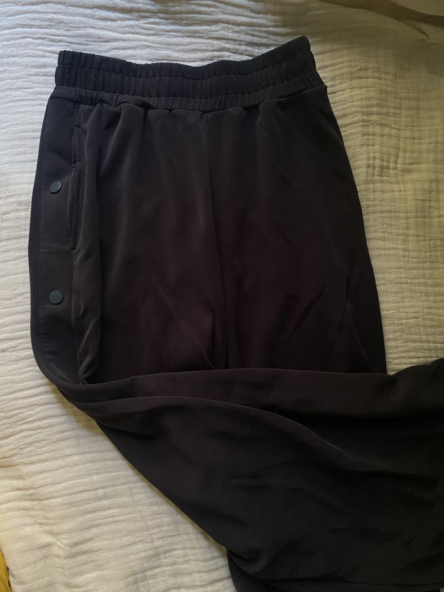 Oysho Hosen: OYSHO Stoffhosen // S – Gebraucht aus Zürich von aurelia_nater