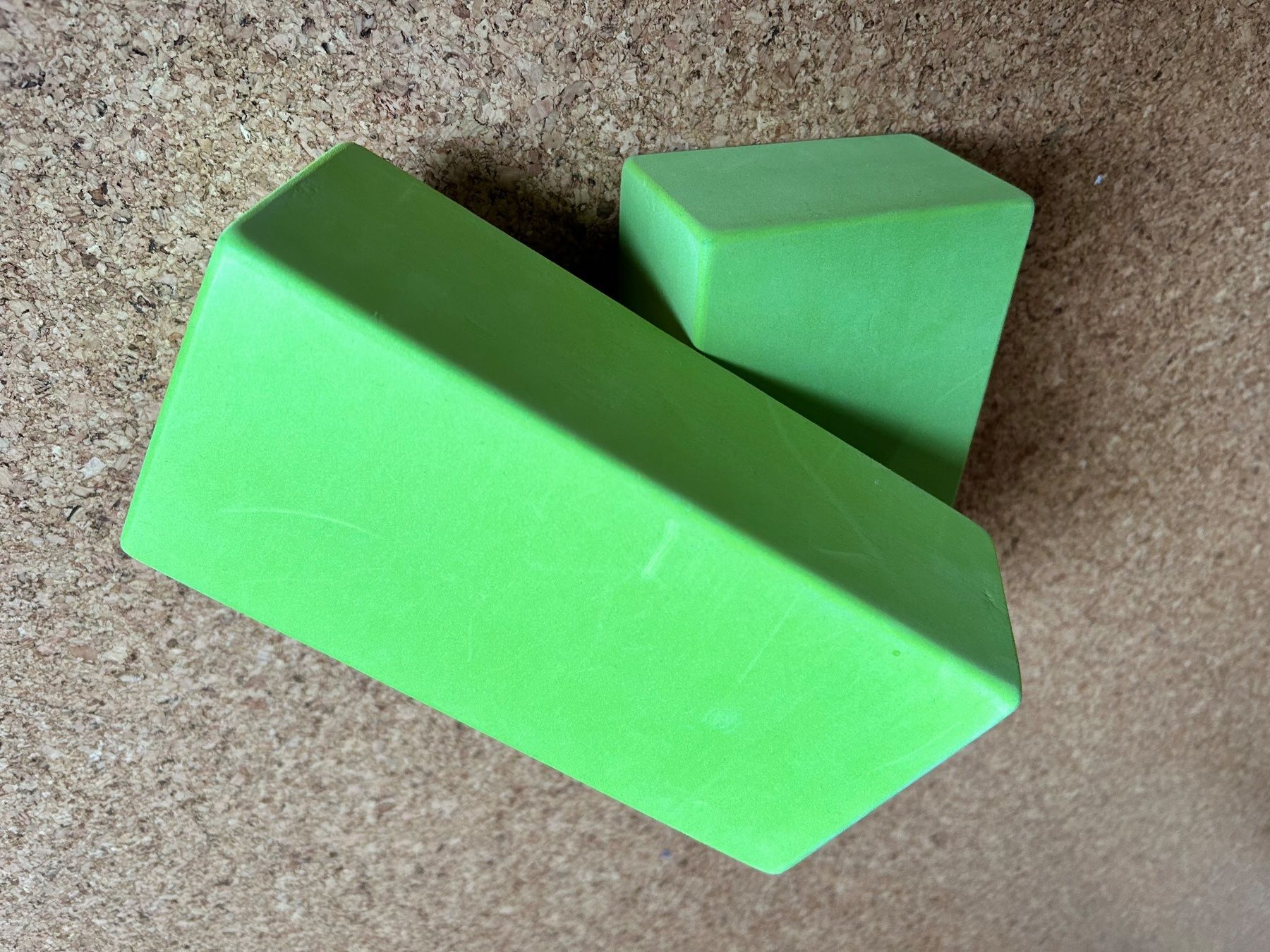 Bodenmatten: 2 grüne Yogablocks – Gebraucht aus Laufen von Bellebellezza 1