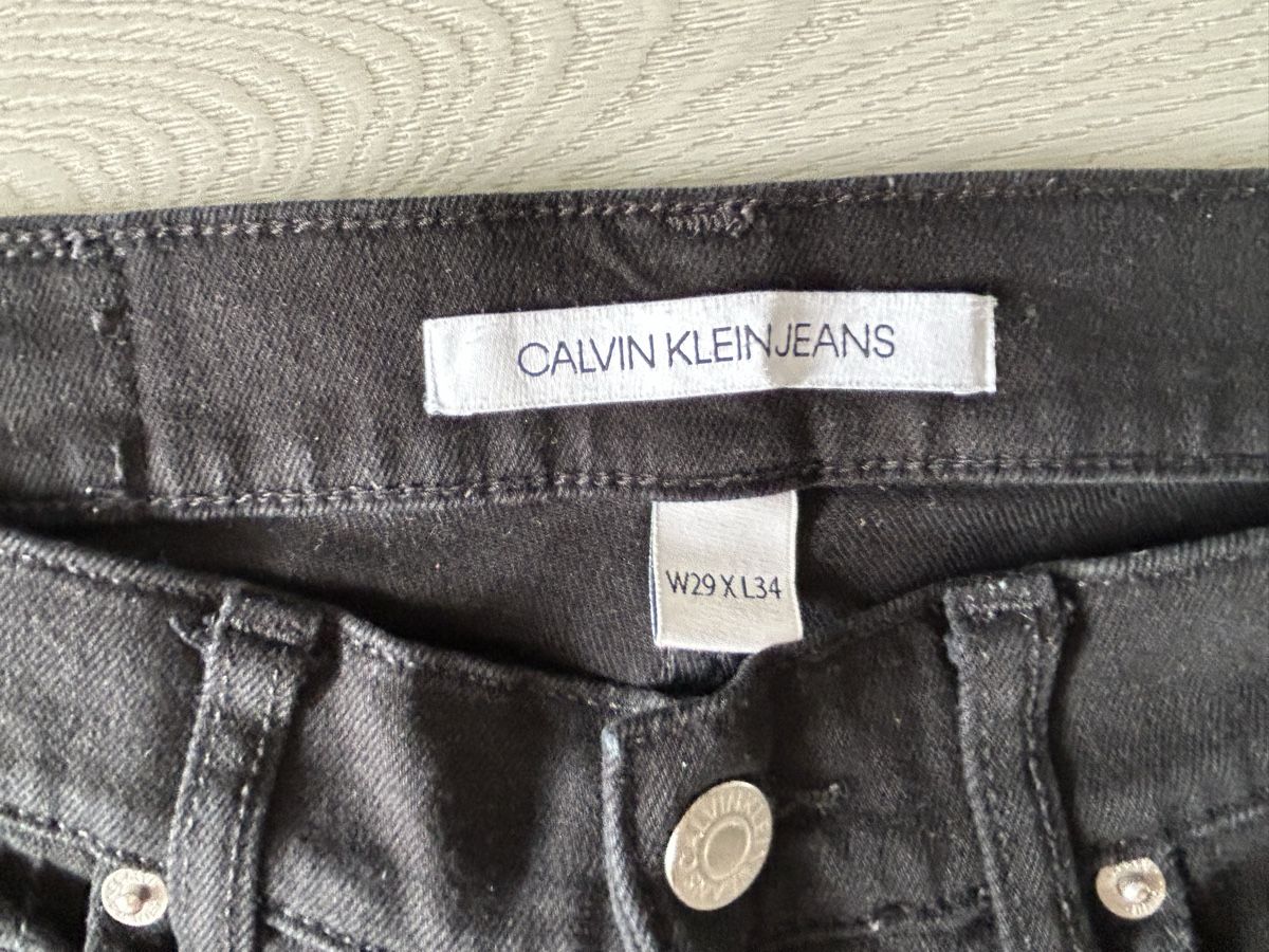 Calvin Klein Jeans: Calvin Klein Jeans, schwarz, Gr. 29/34 – Nuovo (secondo la descrizione) da Strengelbach venduto da Xycy 1