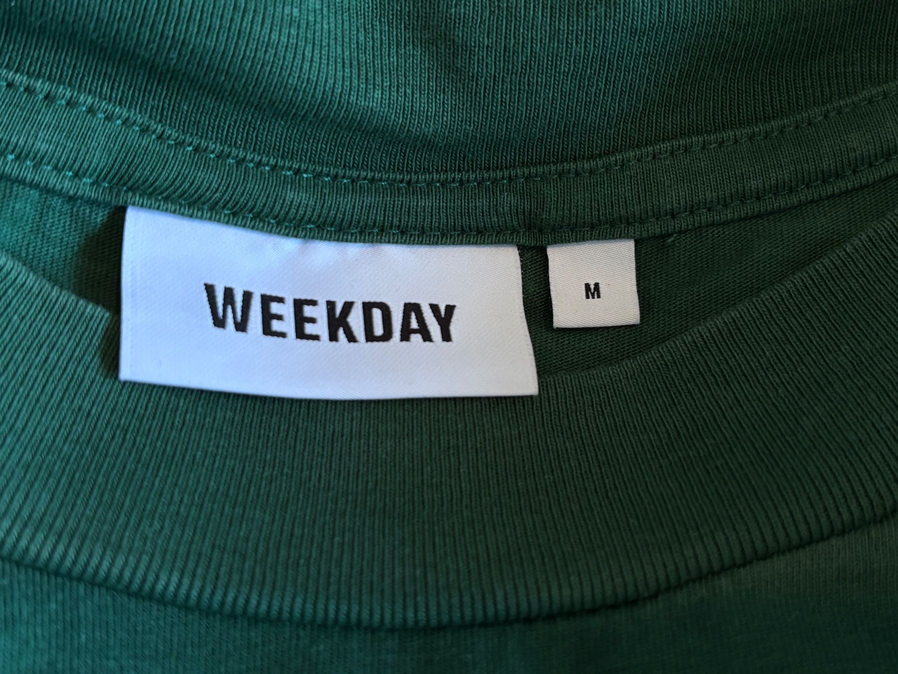Weekday T-shirt: WEEKDAY grünes Shirt Gr. M – Usato da Zürich venduto da missmodernage 4