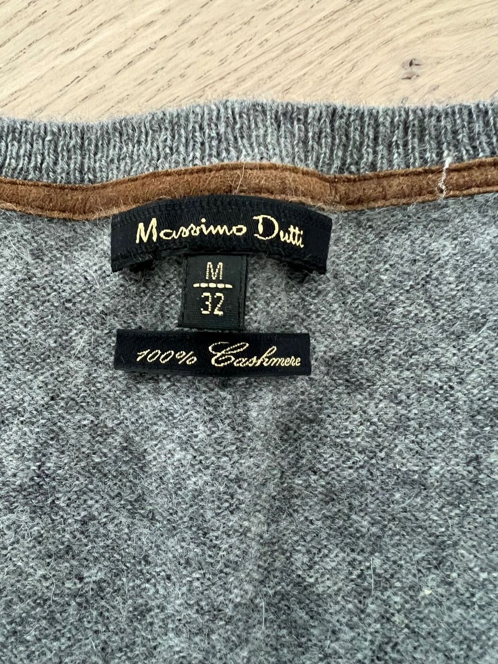 Massimo Dutti Maglioni & Felpe: Grauer Pullover aus 100% Cashmere von Massimo Dutti, Gr. M – Usato da Winterthur venduto da mic_l98y 2