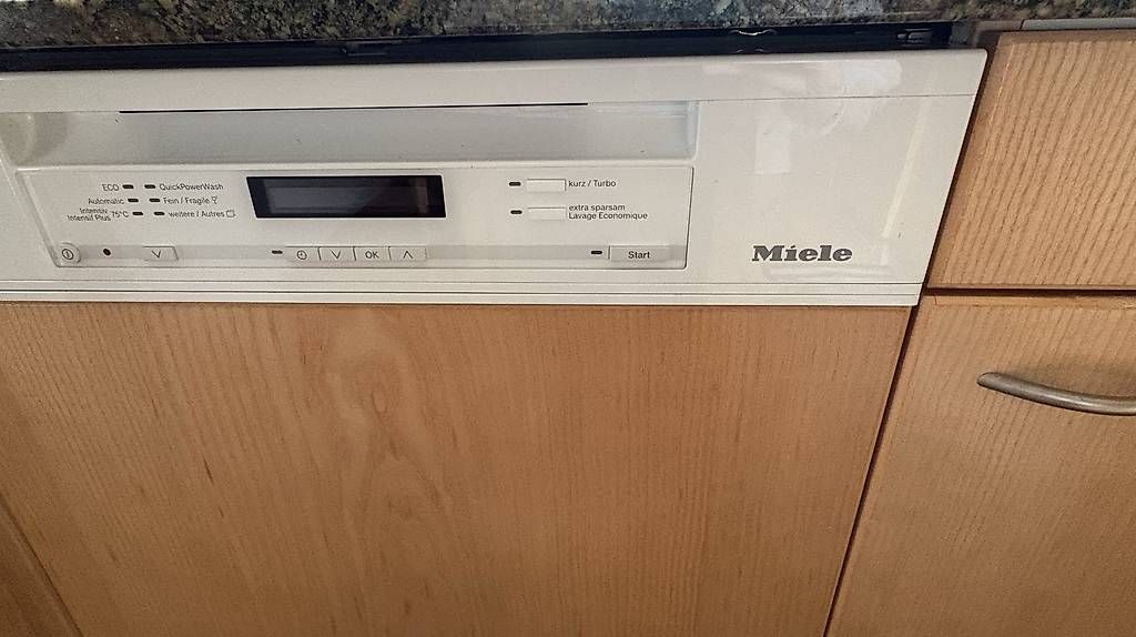 Lavastoviglie: Miele Geschirrspüler ca 5jährig – Usato da Schaffhausen venduto da bue_8d5y 1