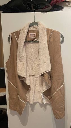 BERSHKA Weste (L) in Wildlederoptik mit Teddyfutter