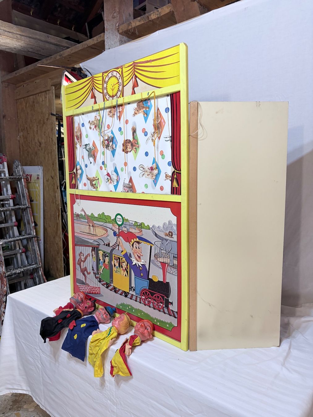 Giocattoli: Puppentheater mit Figuren, bespielt – Usato da Sevelen venduto da Tschitschi 4