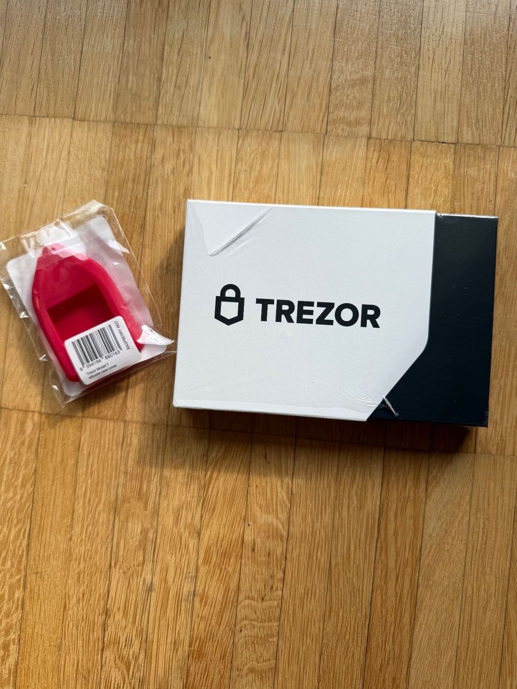 Coin Miner: Trezor Model T sealed + Case – Nuovo e nell'imballaggio originale da Luzern venduto da stellasue