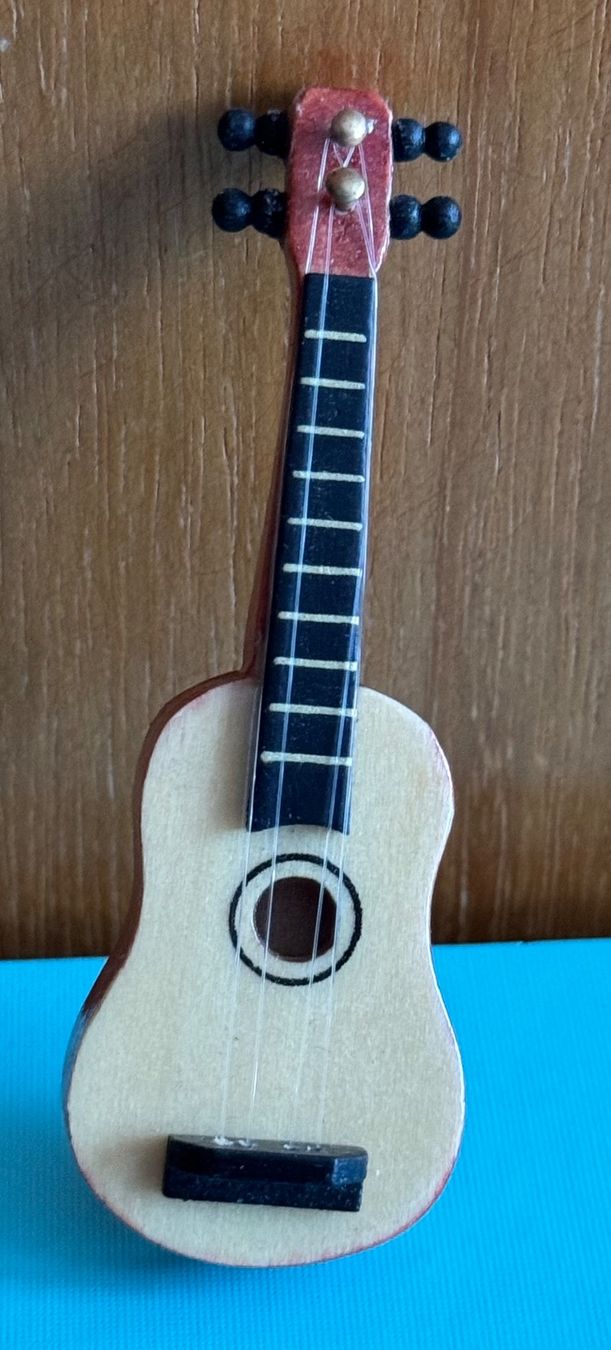 Case e mobili per bambole: Gitarre Kinderzimmer Puppenhaus – Nuovo e nell'imballaggio originale da Grabs venduto da Puppestuebli