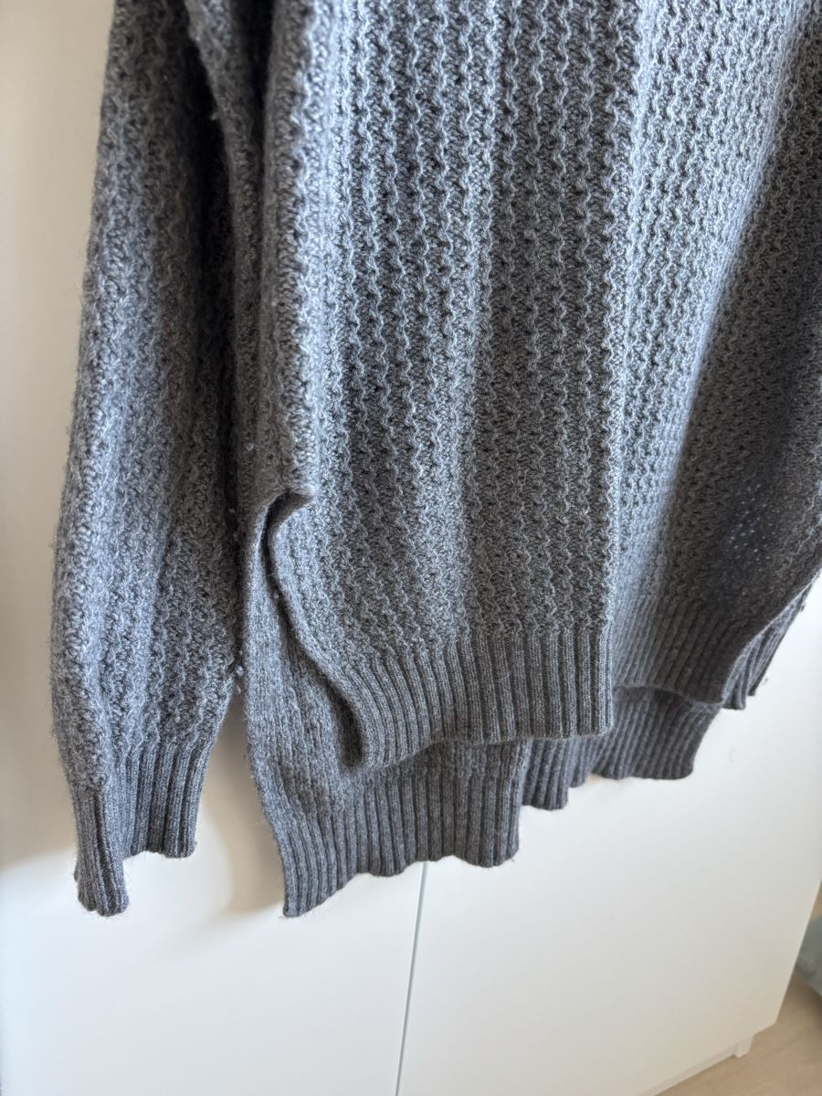 Benetton Pullover & Sweatshirts: Damen Pullover Benetton grau grobgestrickt, M – Gebraucht aus Diepoldsau von OliBi 1