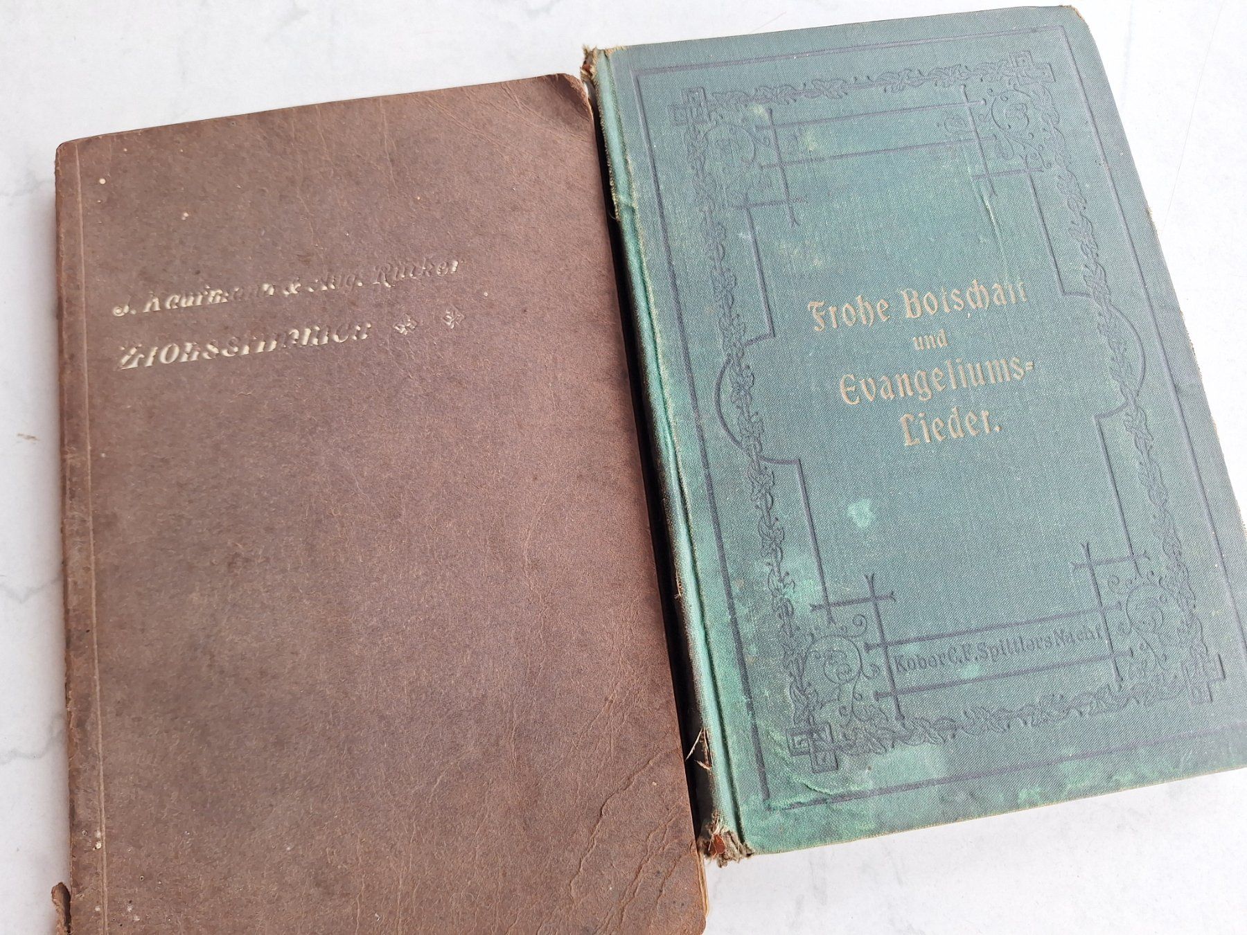 Libri: 2 STK ANTIKE KIRCHENGESANGBÜCHER 1913 – Usato da Huttwil venduto da Kunterbuntli