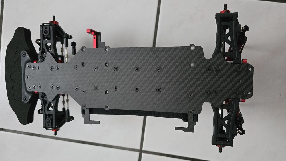 RC Kits de montage: Chassis de voiture RC 1/10 carbone – Neuf avec emballage d'origine à Siviriez par gad_6pqg 3