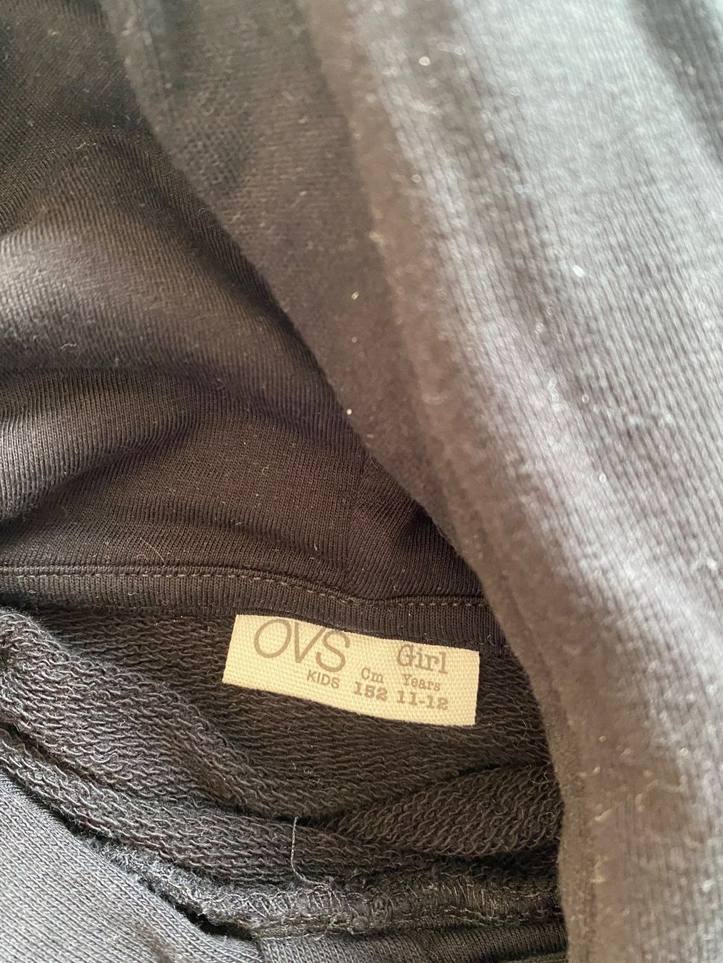 Maglioni & Felpe: Kaputzenpulli schwarz von OVS Grösse 152 – Usato da Wohlen b. Bern venduto da Beppe99 1