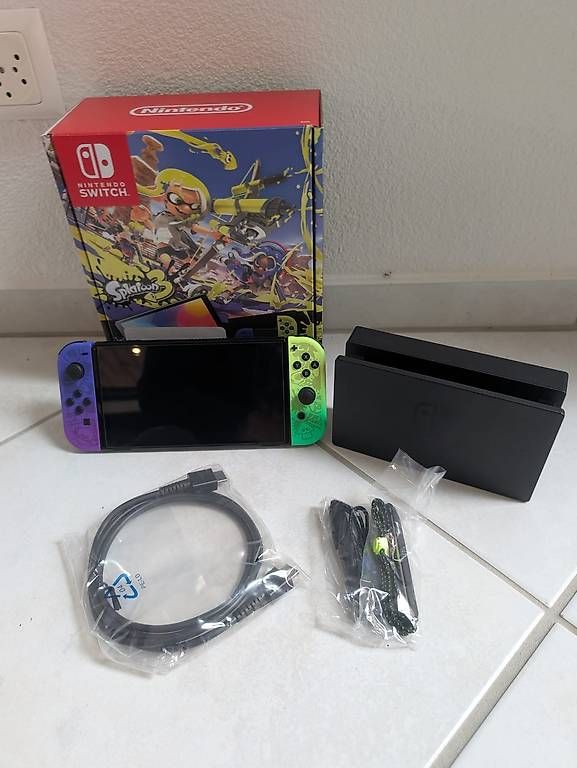 Nintendo Console: Nintendo Switch OLED Limited edition Splatoon 3 – Usato da Sonceboz-Sombeval venduto da michael.l