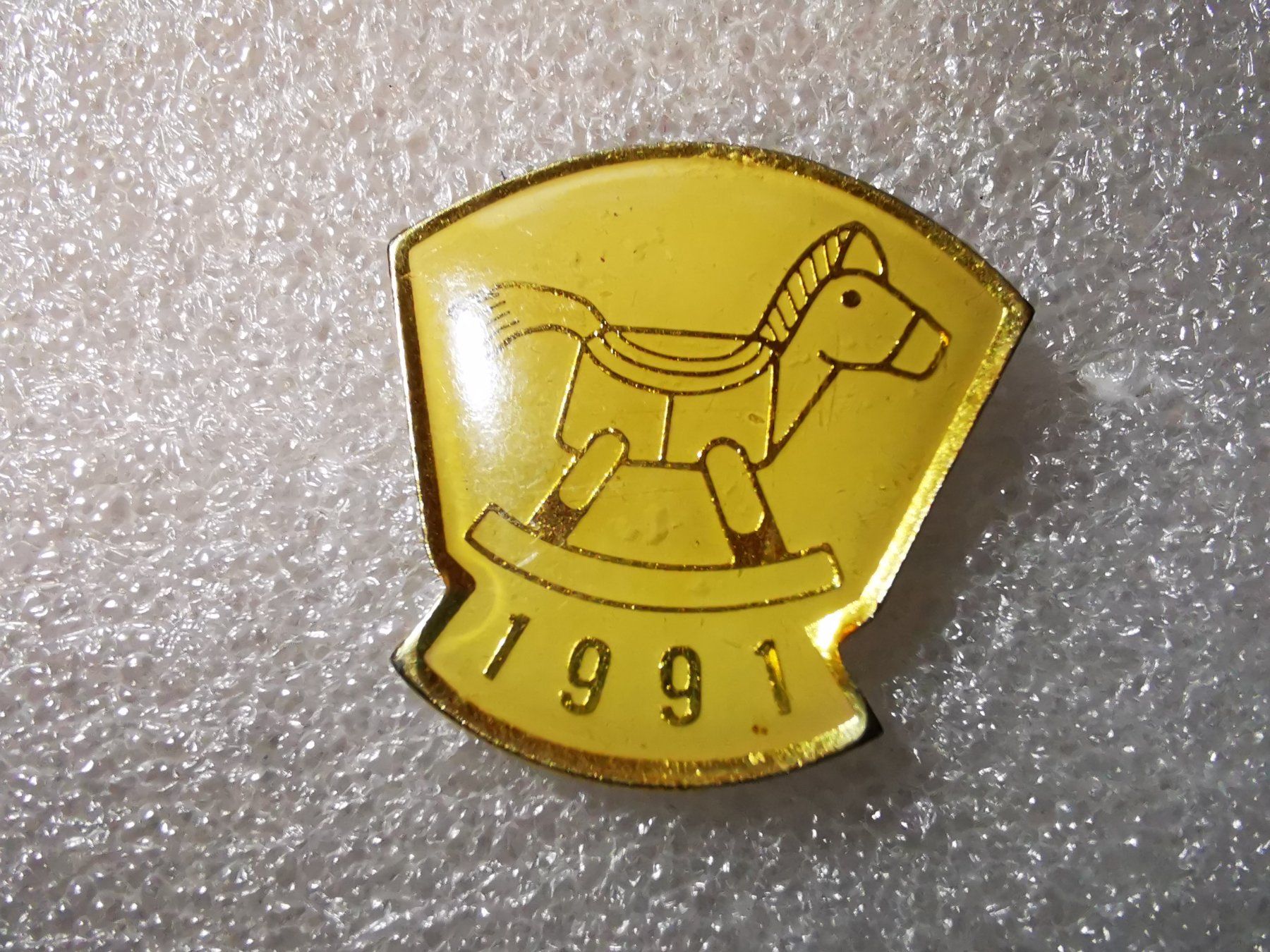 Plaketten & Abzeichen: Ansteckpin 4: Schaukelpferd 1991 – Gebraucht aus Oppligen von Pin-Fall-Shop