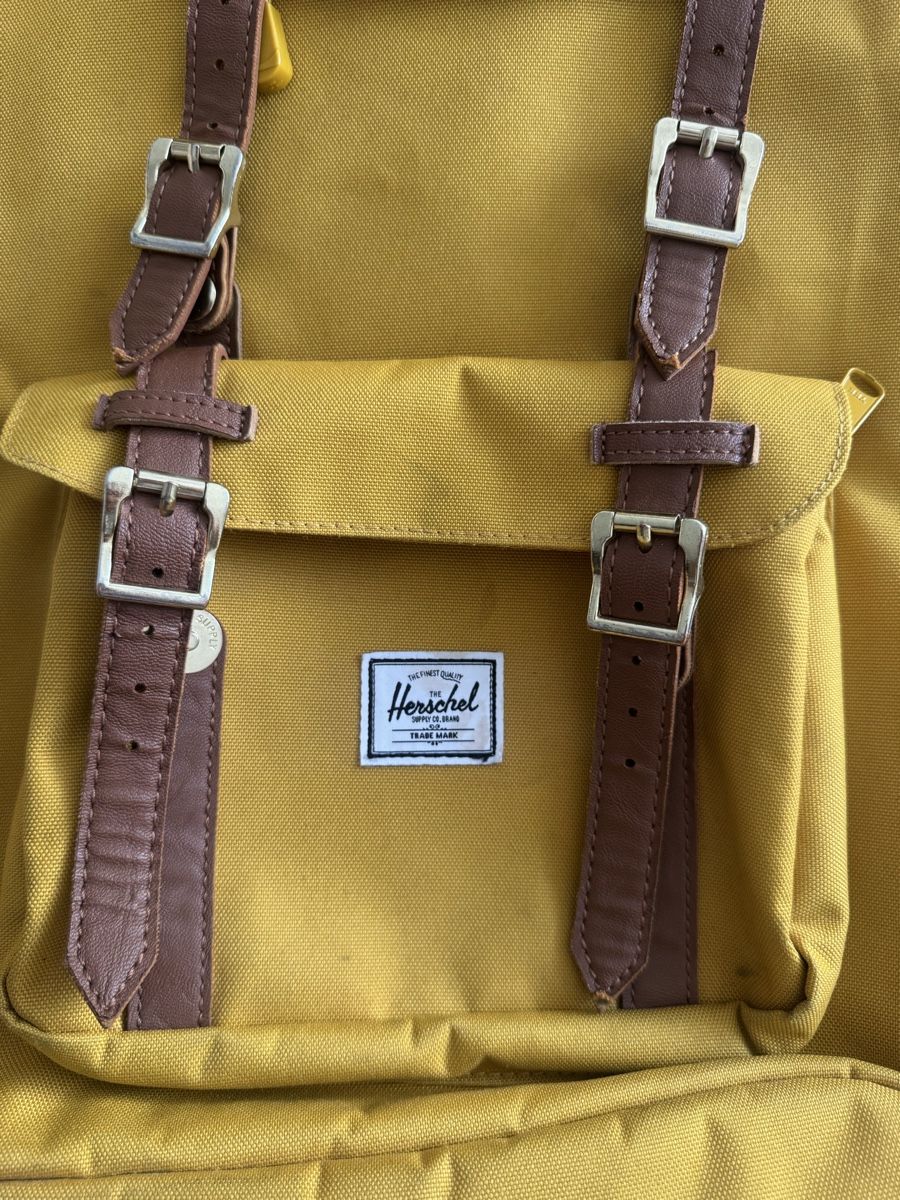 Herschel Zaini: Herschel Backpack Yellow 25L good condition – Usato da Bern venduto da kac_f6fr 1