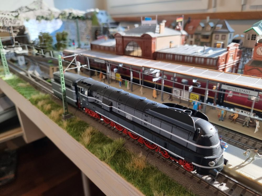 Märklin 39661 voie H0 Locomotive à vapeur DB 06 002, époque III, avec son et fumée