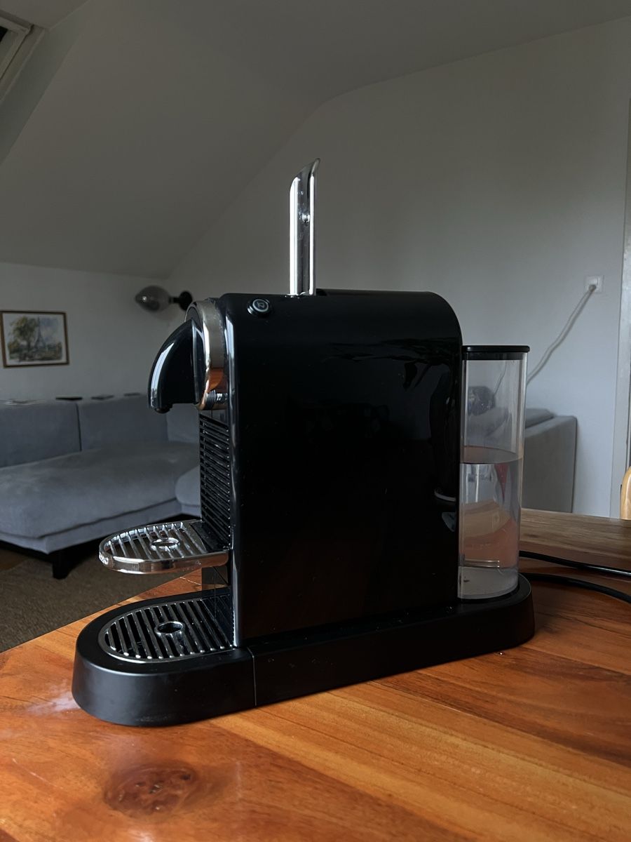 Nespresso Macchine per caffè & Macchine per espresso: Nespresso Kapselmaschine schwarz  – Usato da Zollikofen venduto da AdrianaKreuz98 4