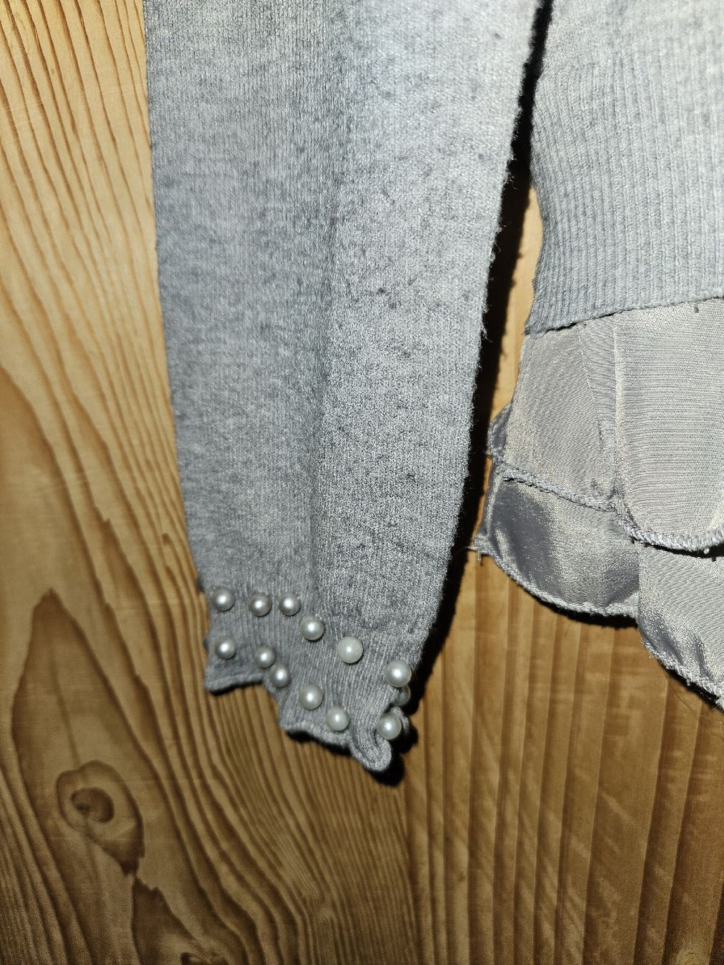 Maglioni & Felpe: Damen Pullover grau mit Perlen Grösse M/L – Usato da Rheineck venduto da Eulalia40 1