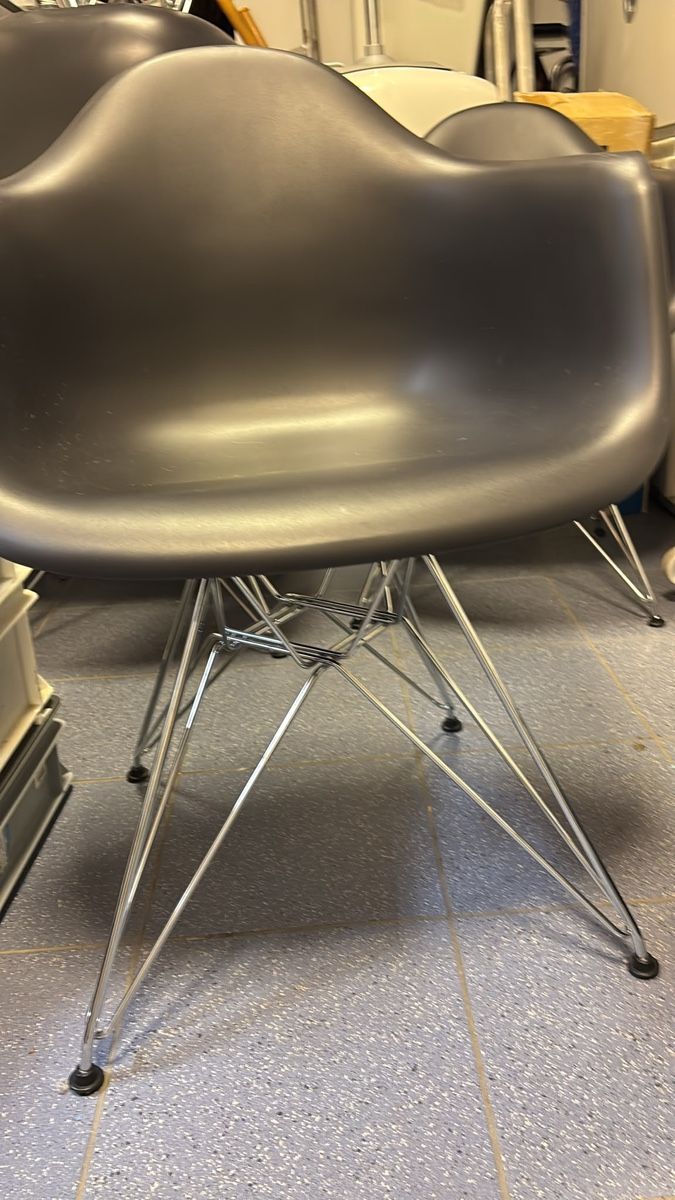 Sedie: 6 mal, Vitra Eames Plastic Armchair DAR Stuhl Stahl – Usato da Volketswil venduto da emi_x8pm 3
