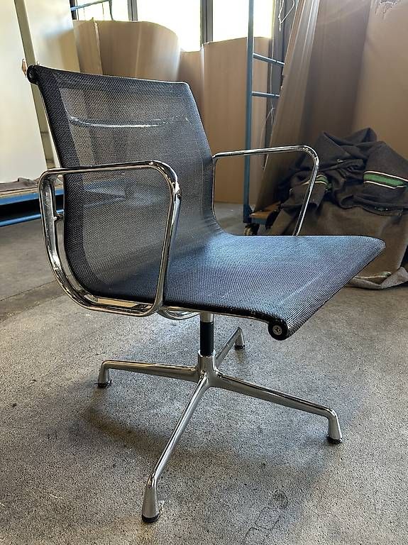Stühle: Stuhl VITRA EA 108 – Gebraucht aus Reinach BL von Anna1989