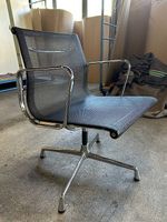 Stuhl VITRA EA 108