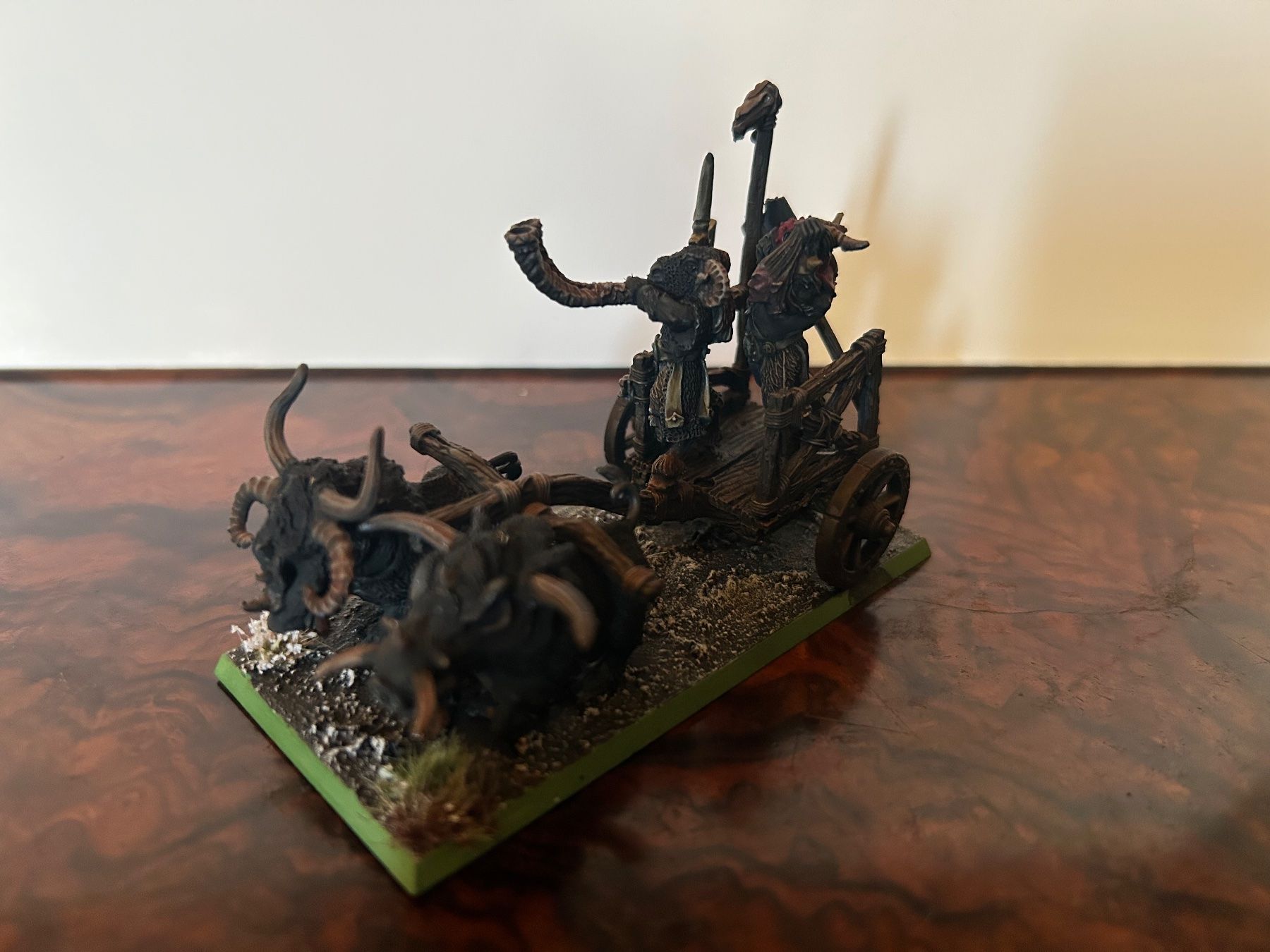 Kit di modellismo & Modellini statici: WARHAMMER TOW BEASTMEN CHARIOT – Usato da Le Brassus venduto da Hollywood_gni 1