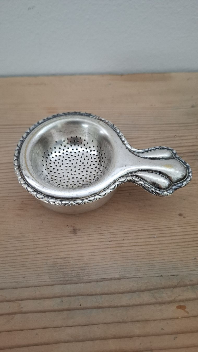 Küchengeräte: Versilbertes Teesieb mit Ablageschale Vintage – Gebraucht aus Buochs von regenbogen7365