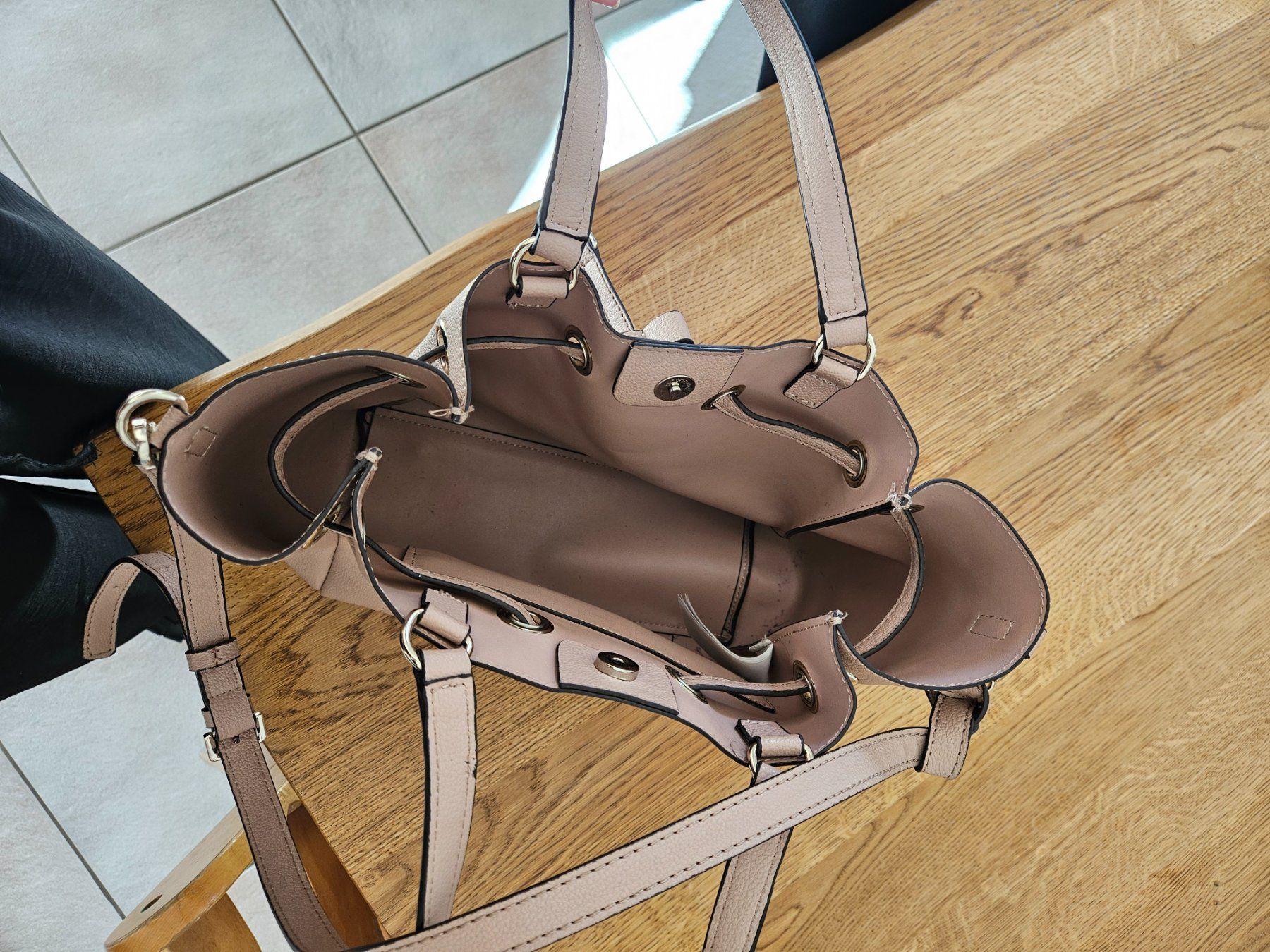 Guess Borse da donna: Sac Guess – Usato da Vétroz venduto da sas_yln5 2