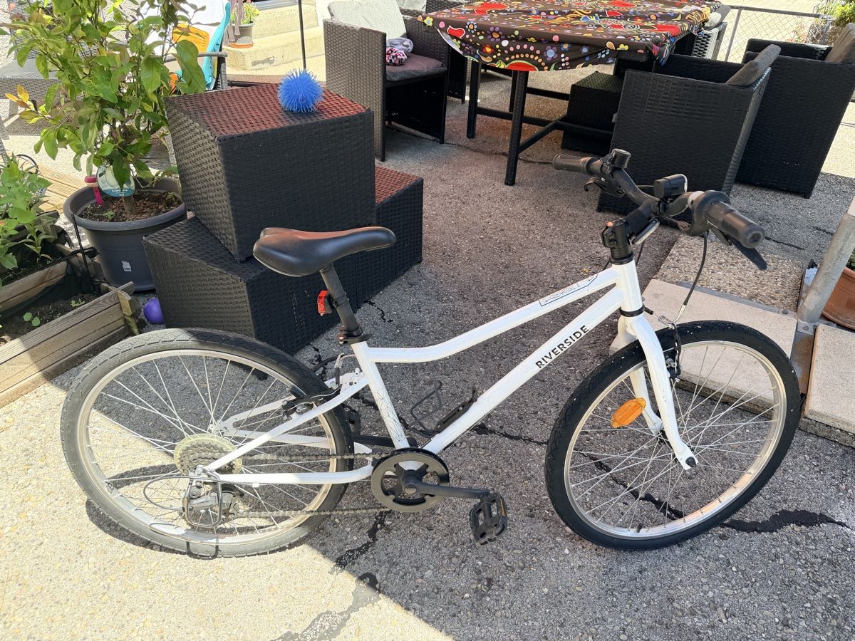 Decathlon Velos: Vélo 24 pouces – Neu (gemäss Beschreibung) aus Fleurier von lolita0907