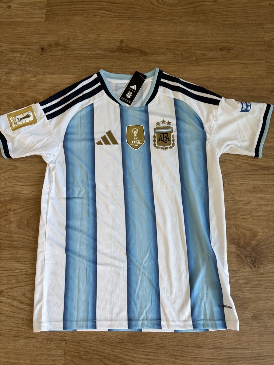 Adidas Leibchen & Hosen: WM2026 Trikot von Argentinien GR:L  – Neu und originalverpackt aus Aarau von rot_9nkv