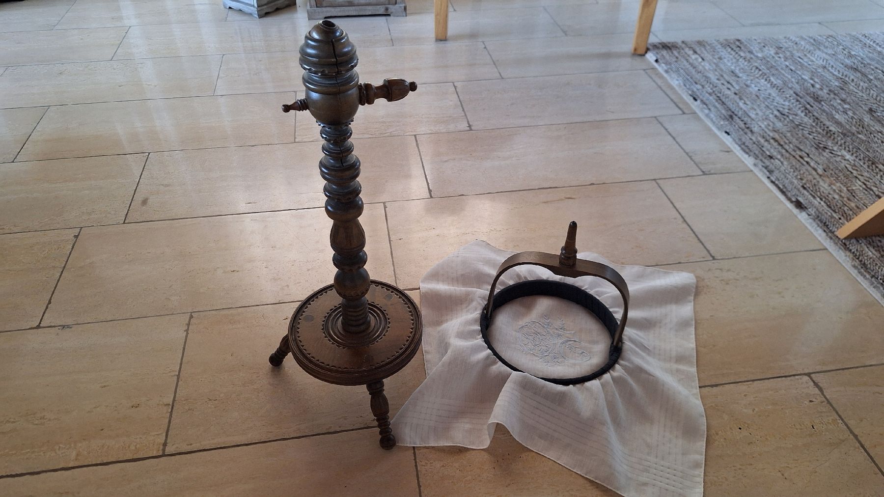 Cerchi da ricamo: Handgedrechselter Stickrahmen – Usato da werdenberg venduto da Nsmilles 4