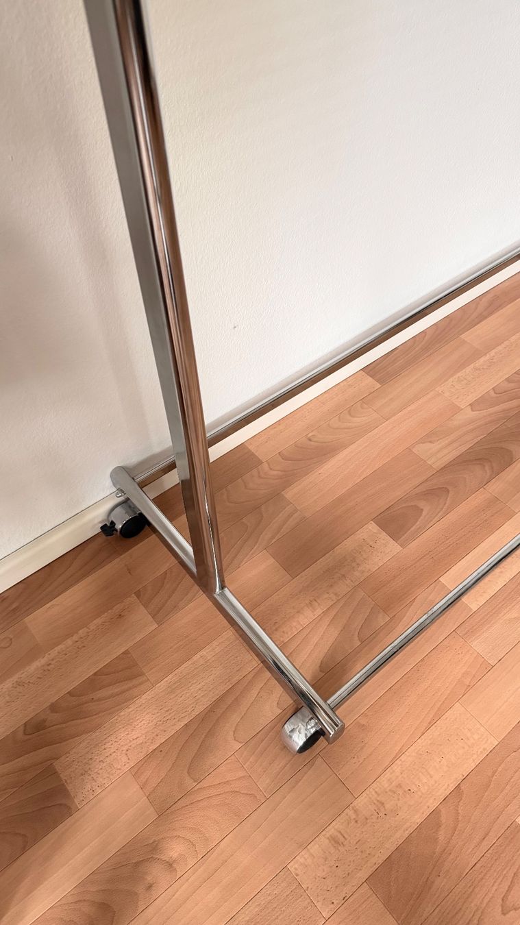 Guardaroba: Garderobe mit Tablar, auf Rollen – Usato da Zürich venduto da n_g_u 1