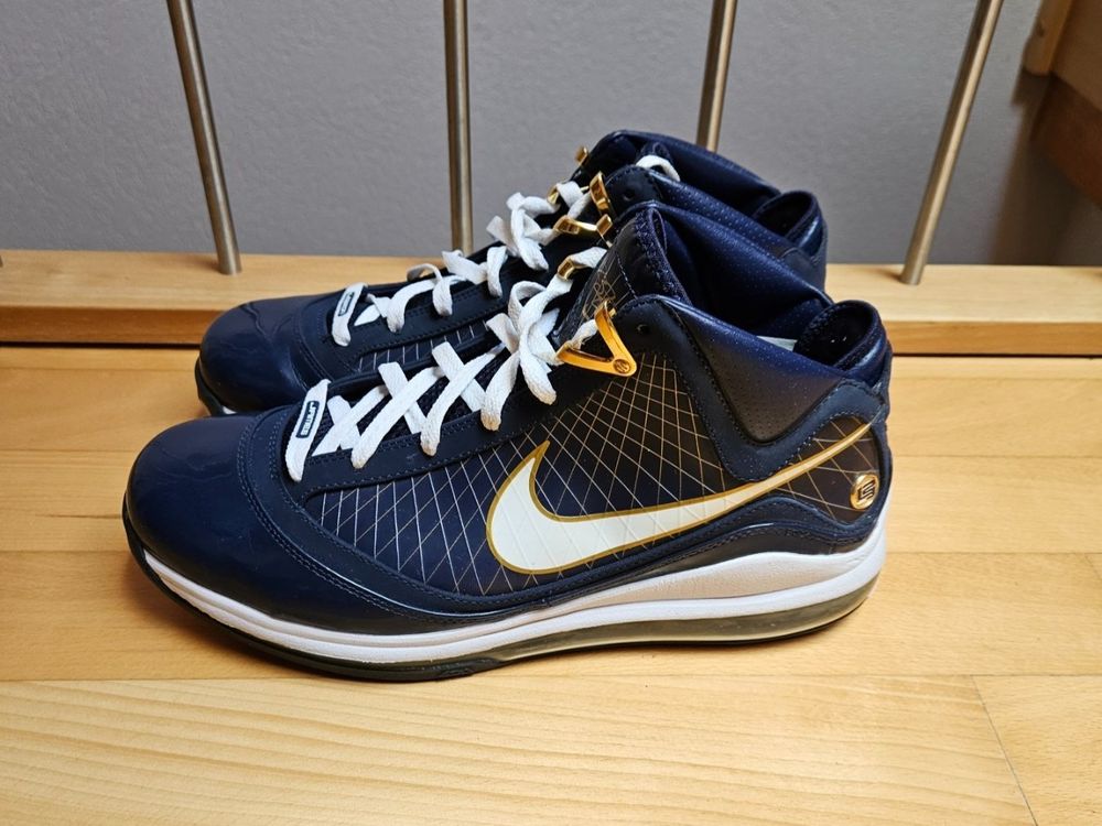 Lebron clearance 7 akron