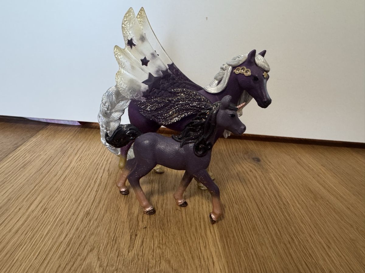 Schleich Giocattoli: Schleich Pegasus Stute und Fohlen – Nuovo (secondo la descrizione) da Bachenbülach venduto da Food4Thought