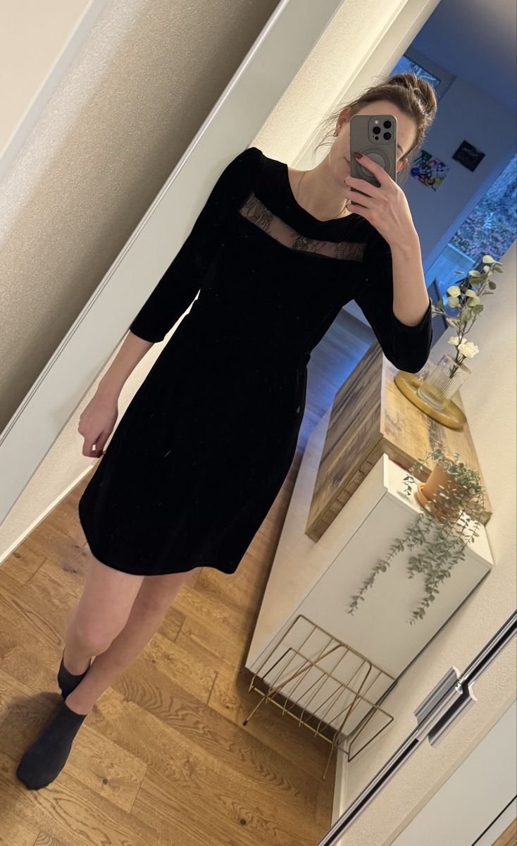Maje Vestiti: MAJE Kleid, Samt & Spitze, Gr. 1 – Usato da Tann venduto da Carolinekne